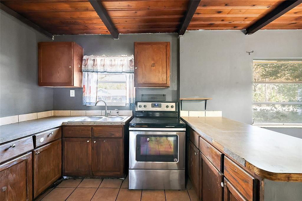 Active With Contract: $209,900 (3 beds, 2 baths, 1632 Square Feet)