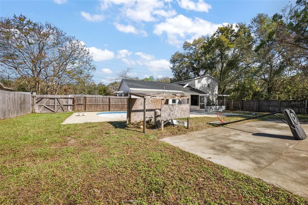 Active With Contract: $209,900 (3 beds, 2 baths, 1632 Square Feet)