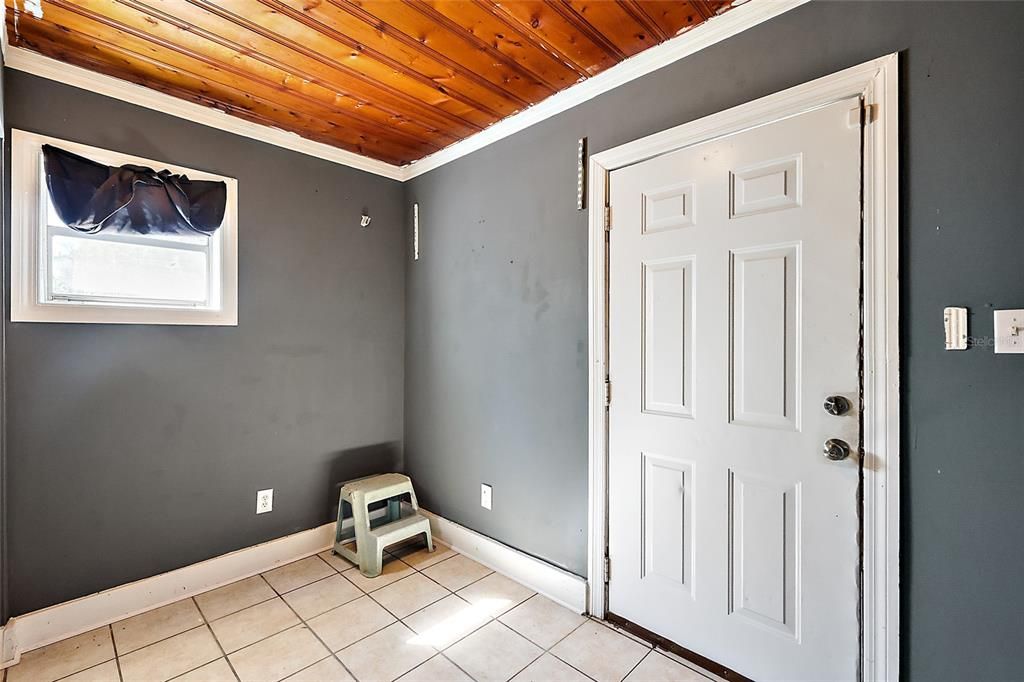 Active With Contract: $209,900 (3 beds, 2 baths, 1632 Square Feet)