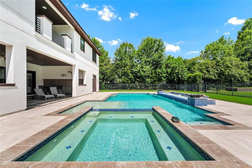 Под контрактом: $3,590,000 (8 спален, 7 ванн, 8203 Квадратных фут)