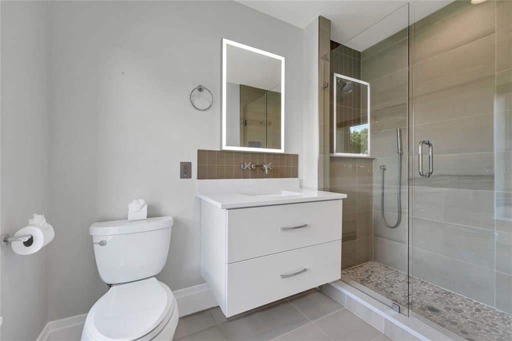 Под контрактом: $3,590,000 (8 спален, 7 ванн, 8203 Квадратных фут)