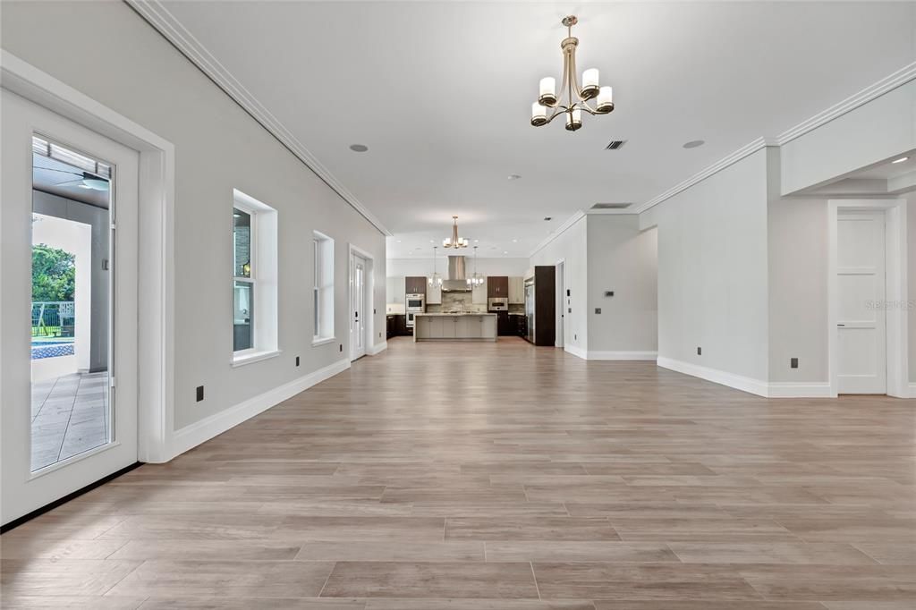 Под контрактом: $3,590,000 (8 спален, 7 ванн, 8203 Квадратных фут)