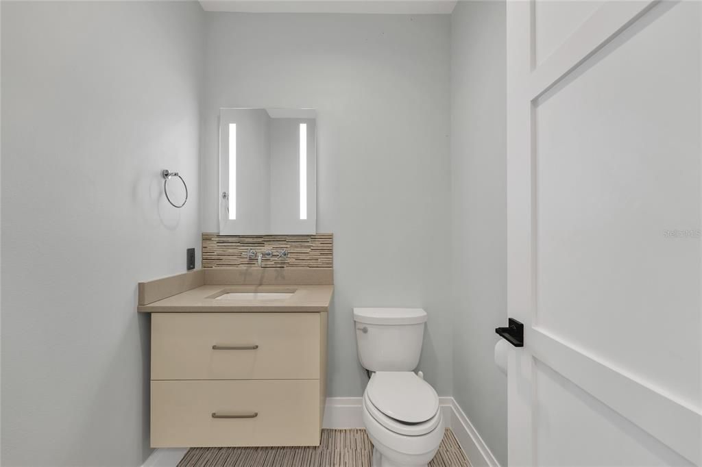 Под контрактом: $3,590,000 (8 спален, 7 ванн, 8203 Квадратных фут)