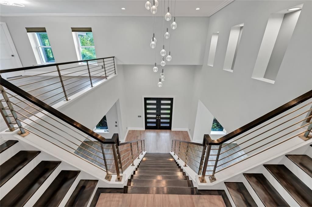 Под контрактом: $3,590,000 (8 спален, 7 ванн, 8203 Квадратных фут)