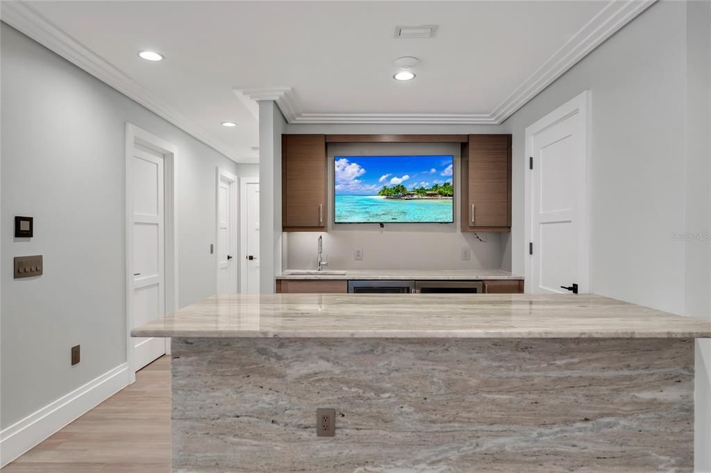 Под контрактом: $3,590,000 (8 спален, 7 ванн, 8203 Квадратных фут)