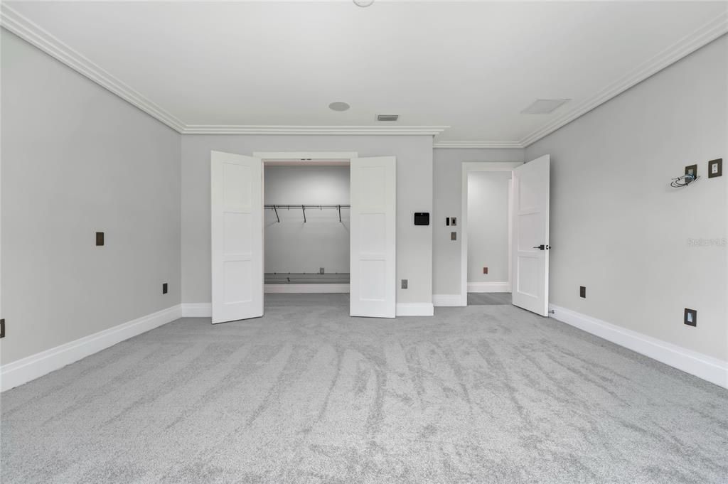 Под контрактом: $3,590,000 (8 спален, 7 ванн, 8203 Квадратных фут)