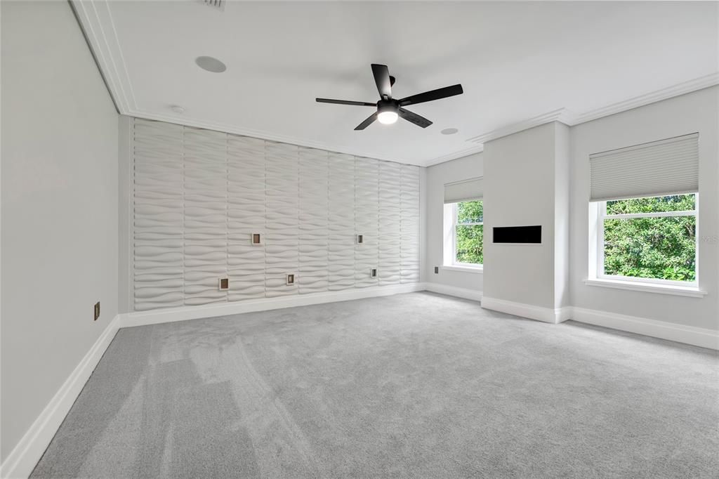 Под контрактом: $3,590,000 (8 спален, 7 ванн, 8203 Квадратных фут)