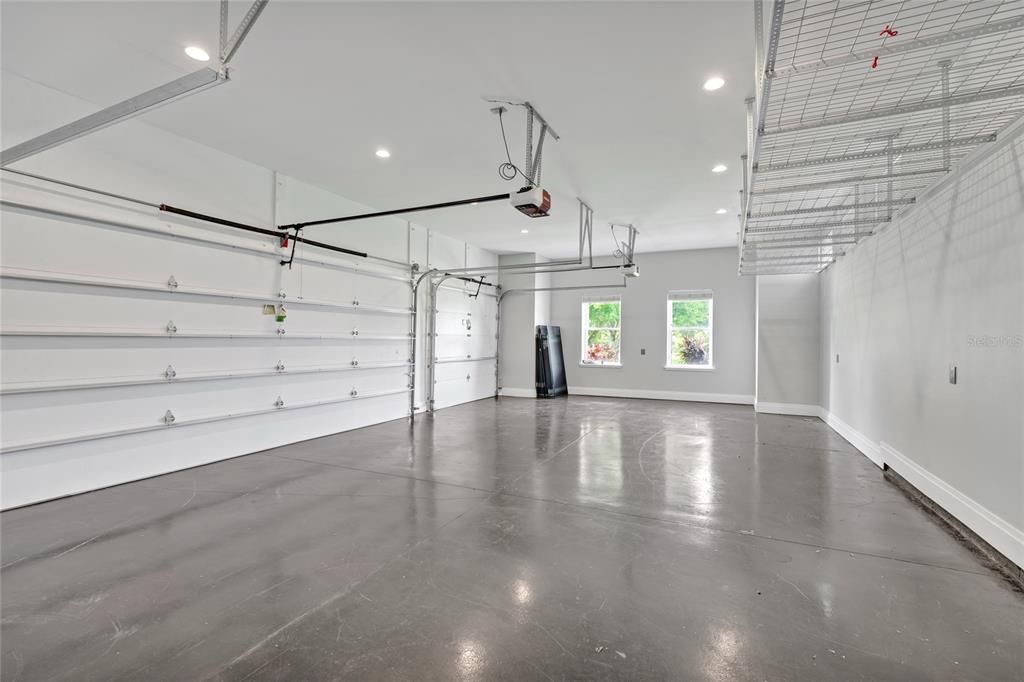 Под контрактом: $3,590,000 (8 спален, 7 ванн, 8203 Квадратных фут)