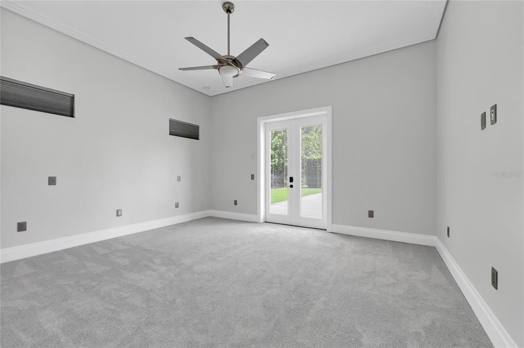 Под контрактом: $3,590,000 (8 спален, 7 ванн, 8203 Квадратных фут)