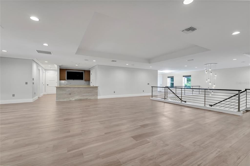 Под контрактом: $3,590,000 (8 спален, 7 ванн, 8203 Квадратных фут)