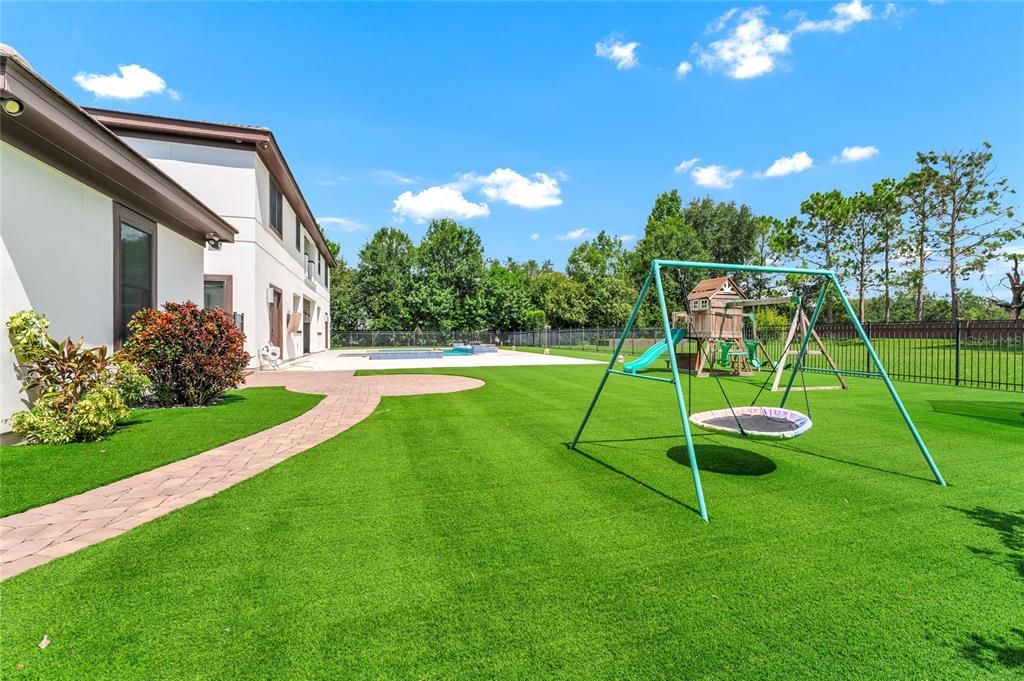 Под контрактом: $3,590,000 (8 спален, 7 ванн, 8203 Квадратных фут)