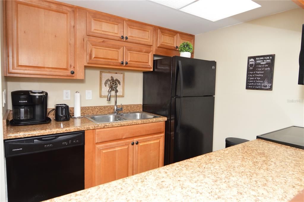 Active With Contract: $1,700 (1 beds, 1 baths, 747 Square Feet)