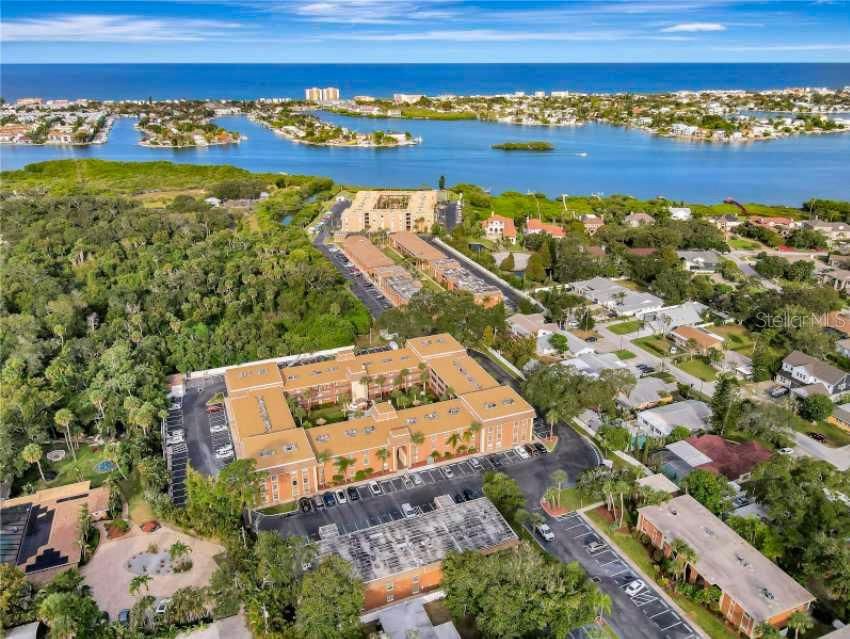 Active With Contract: $1,700 (1 beds, 1 baths, 747 Square Feet)