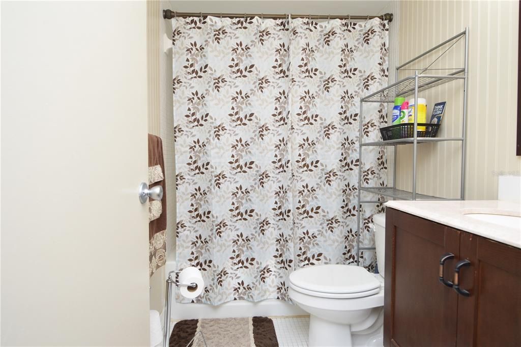 Active With Contract: $1,700 (1 beds, 1 baths, 747 Square Feet)
