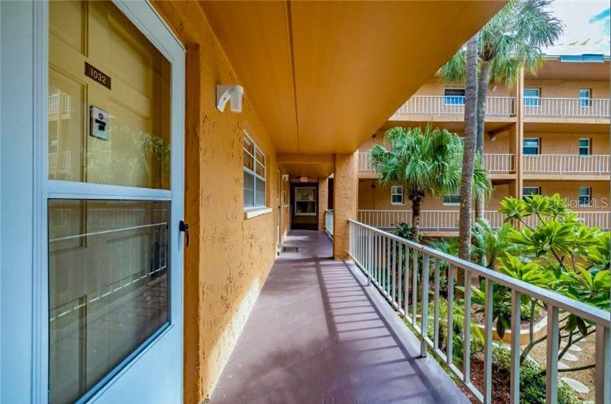Active With Contract: $1,700 (1 beds, 1 baths, 747 Square Feet)