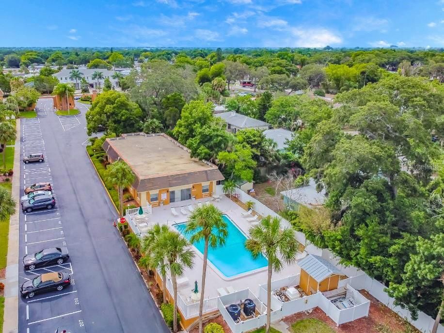 Active With Contract: $1,700 (1 beds, 1 baths, 747 Square Feet)