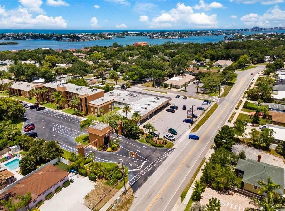 Active With Contract: $1,700 (1 beds, 1 baths, 747 Square Feet)