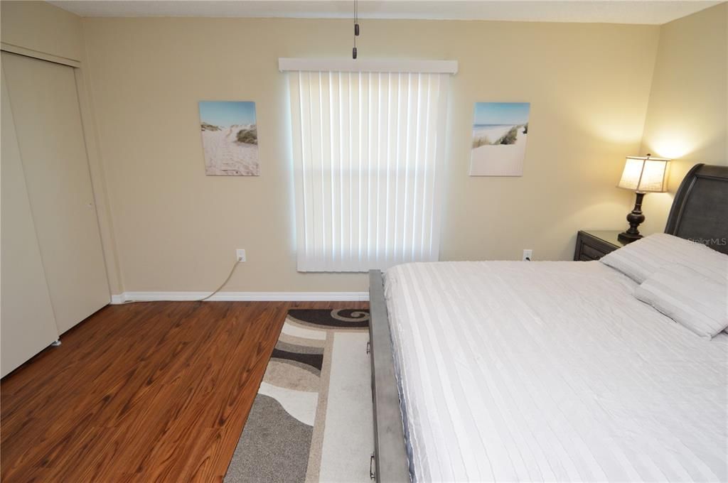 Active With Contract: $1,700 (1 beds, 1 baths, 747 Square Feet)