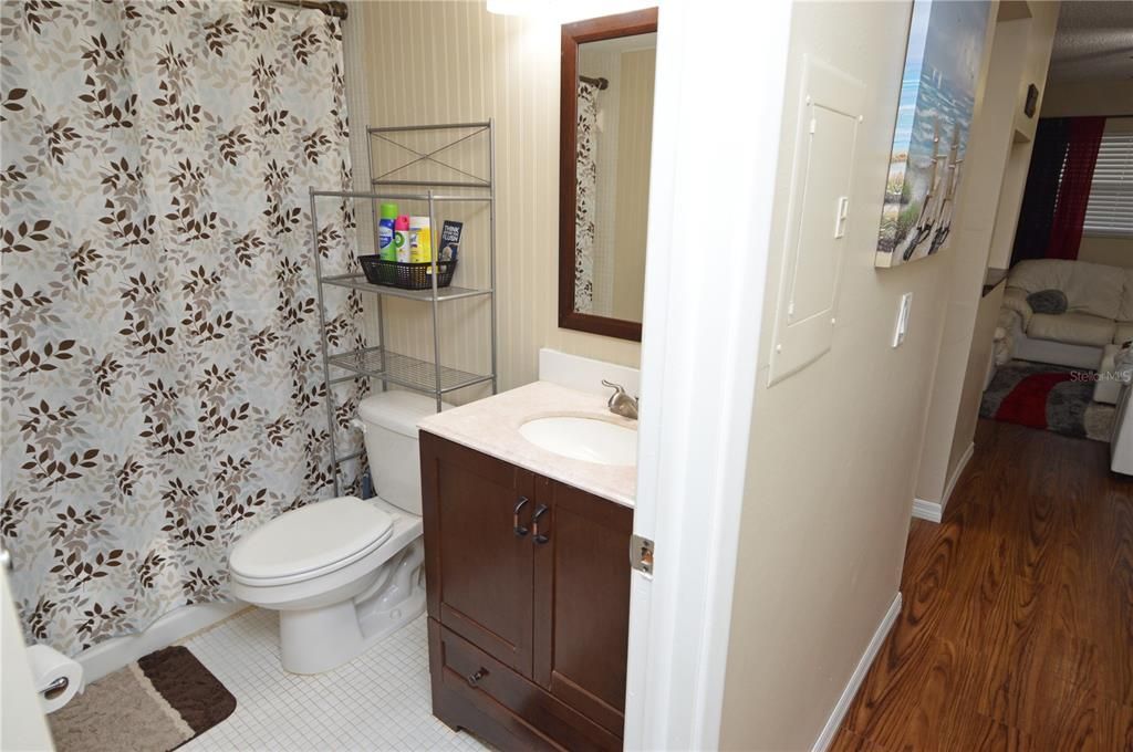 Active With Contract: $1,700 (1 beds, 1 baths, 747 Square Feet)