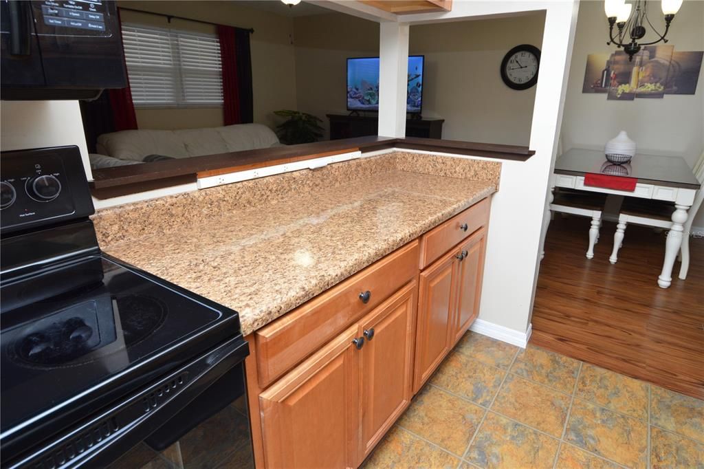 Active With Contract: $1,700 (1 beds, 1 baths, 747 Square Feet)