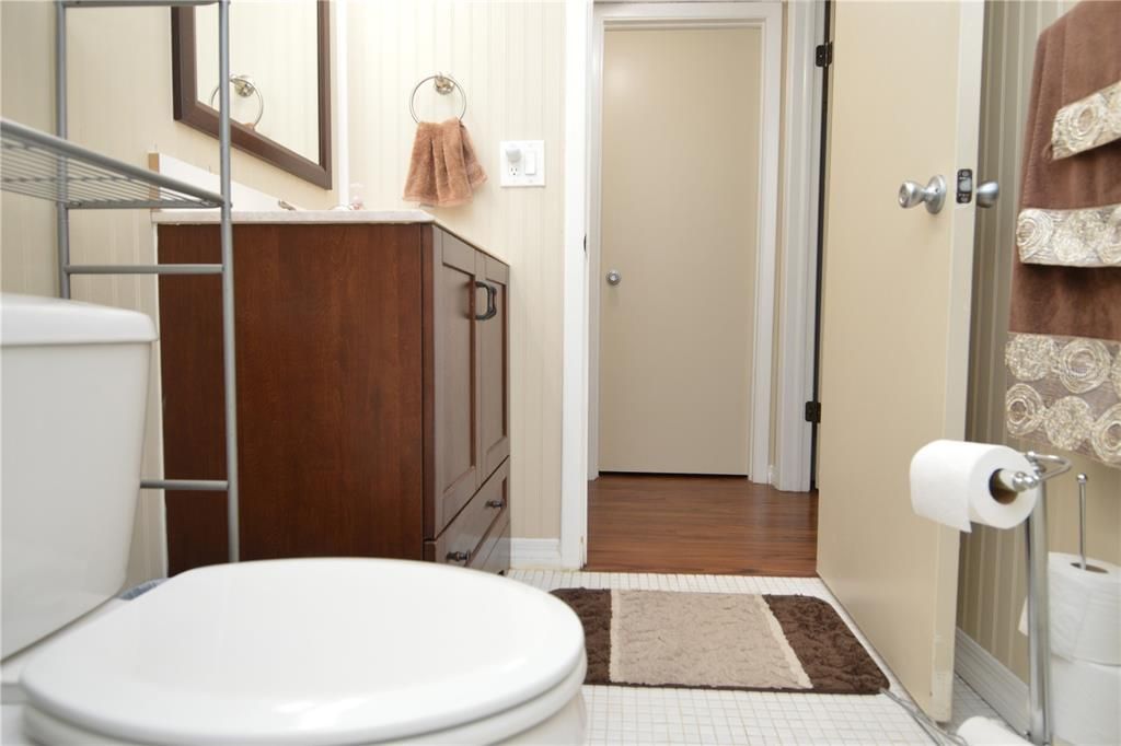 Active With Contract: $1,700 (1 beds, 1 baths, 747 Square Feet)