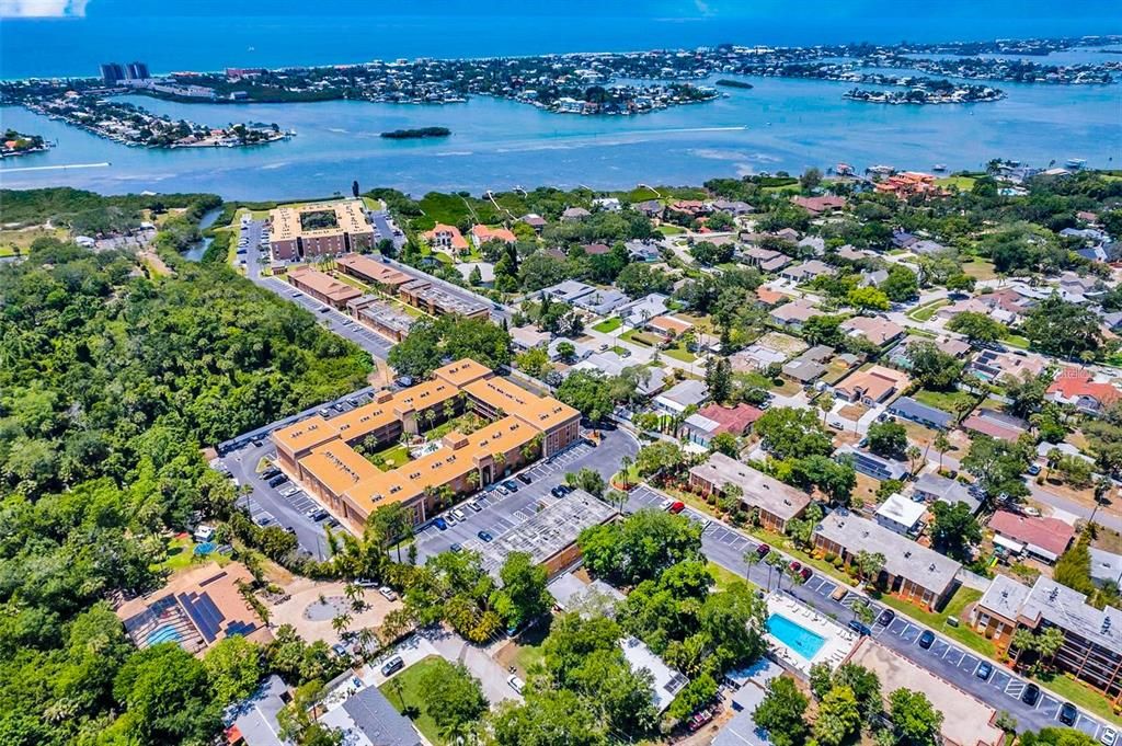 Active With Contract: $1,700 (1 beds, 1 baths, 747 Square Feet)