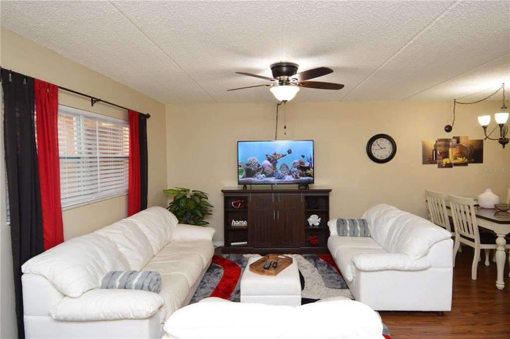 Active With Contract: $1,700 (1 beds, 1 baths, 747 Square Feet)