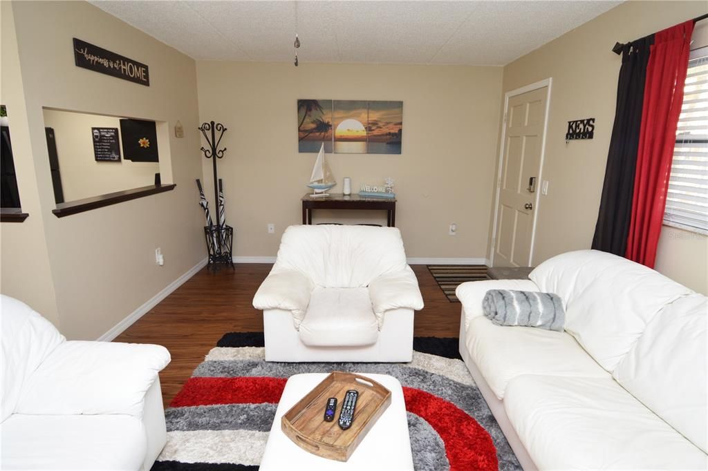 Active With Contract: $1,700 (1 beds, 1 baths, 747 Square Feet)