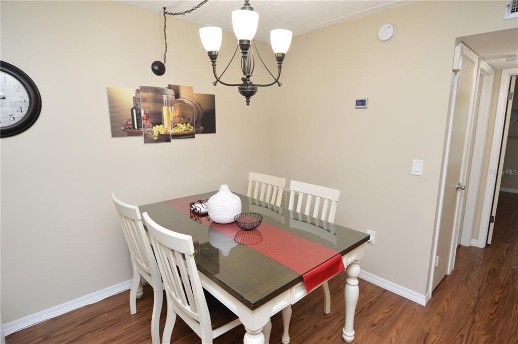 Active With Contract: $1,700 (1 beds, 1 baths, 747 Square Feet)