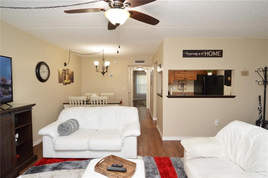 Active With Contract: $1,700 (1 beds, 1 baths, 747 Square Feet)