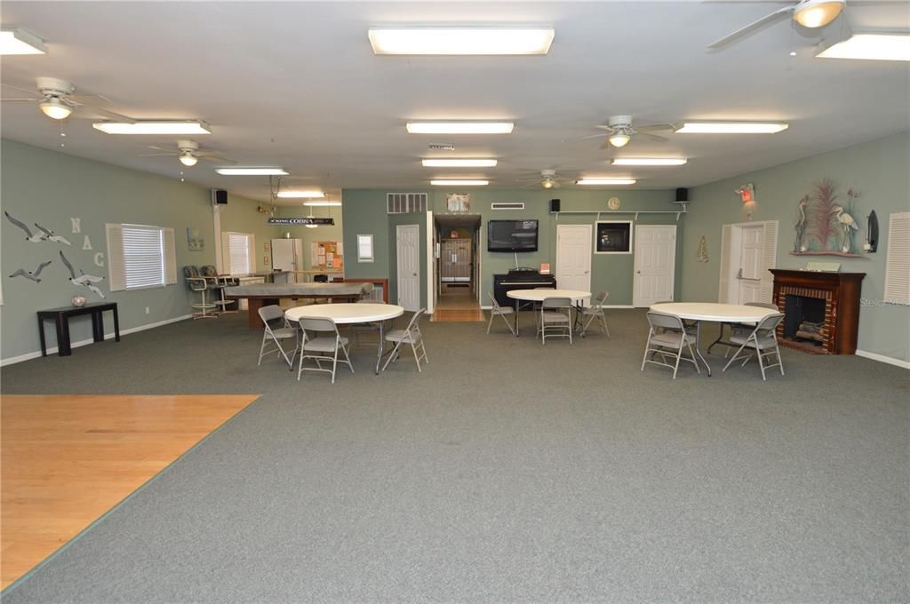 Active With Contract: $1,700 (1 beds, 1 baths, 747 Square Feet)