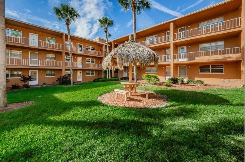 Active With Contract: $1,700 (1 beds, 1 baths, 747 Square Feet)