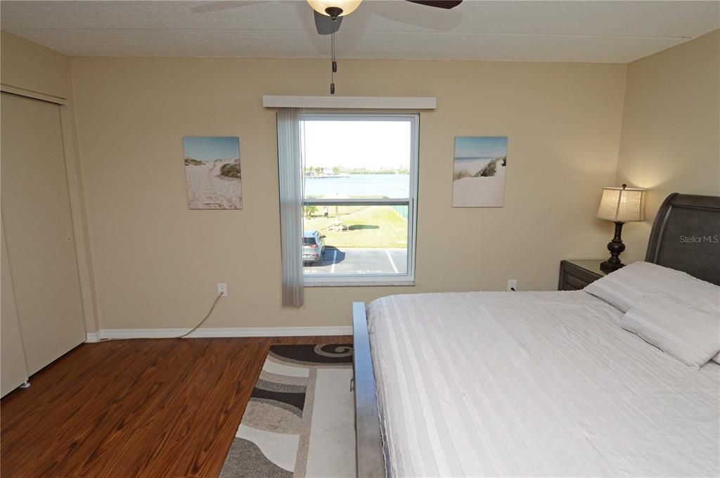 Active With Contract: $1,700 (1 beds, 1 baths, 747 Square Feet)