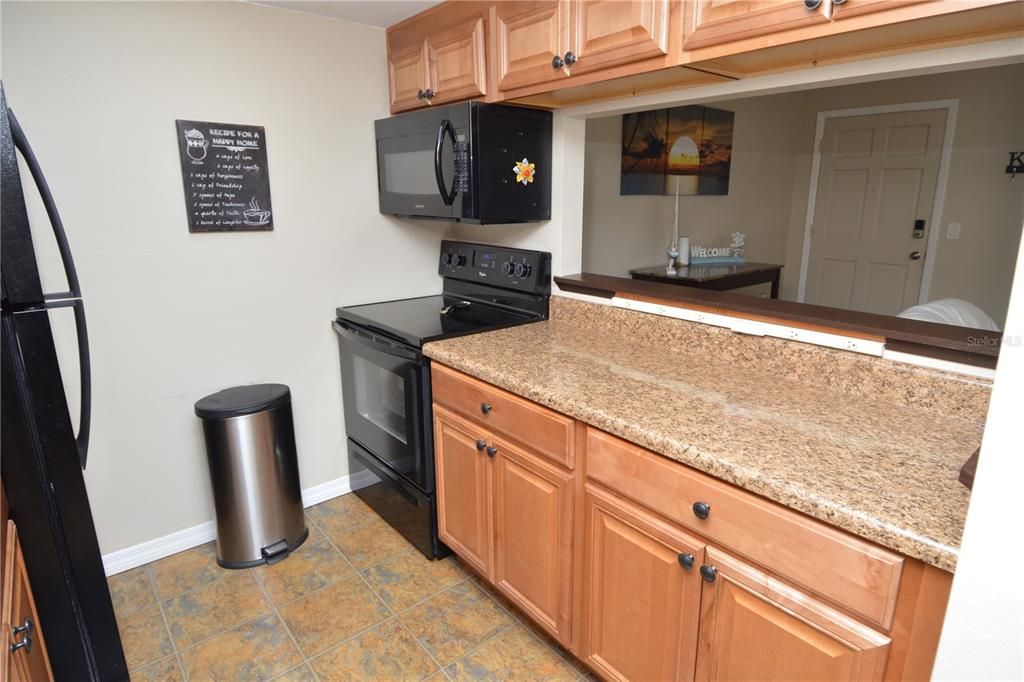 Active With Contract: $1,700 (1 beds, 1 baths, 747 Square Feet)