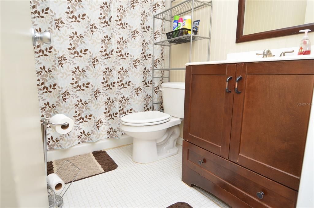 Active With Contract: $1,700 (1 beds, 1 baths, 747 Square Feet)