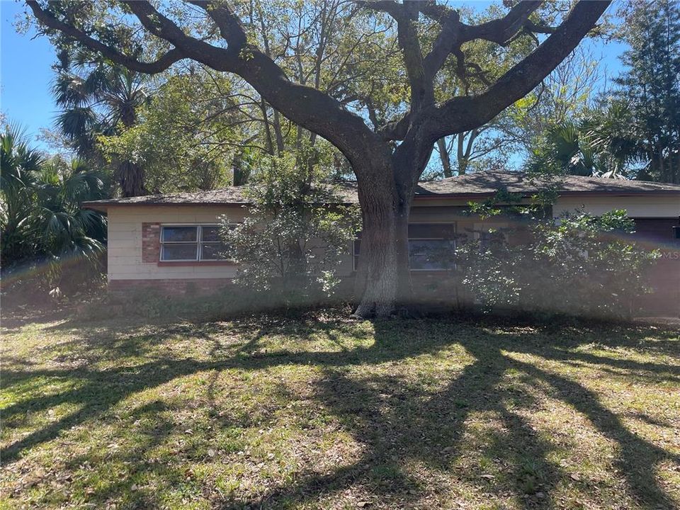 Recently Sold: $190,000 (3 beds, 2 baths, 1148 Square Feet)