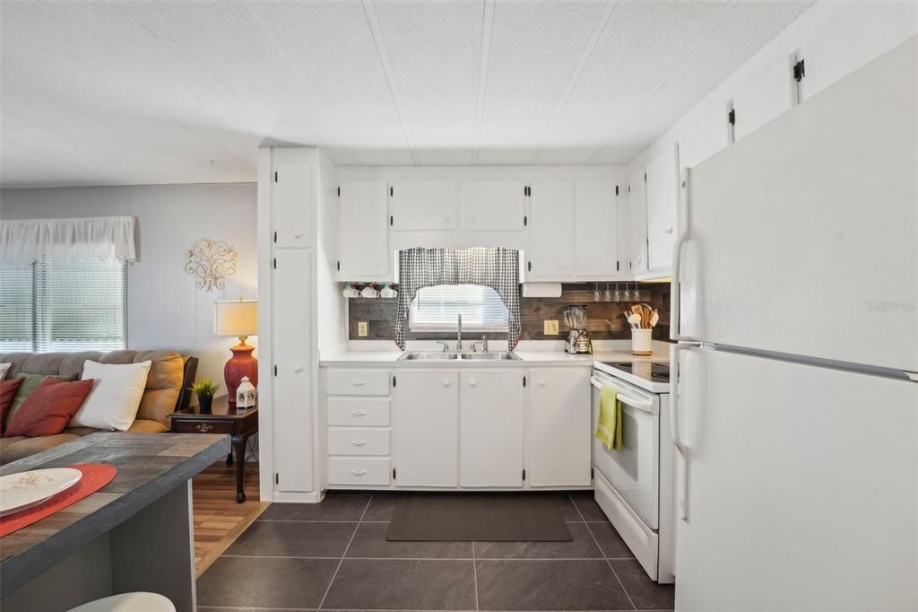 For Sale: $69,800 (1 beds, 1 baths, 492 Square Feet)