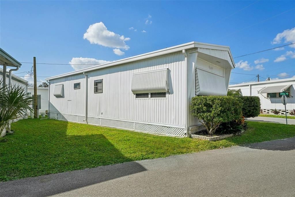 For Sale: $69,800 (1 beds, 1 baths, 492 Square Feet)