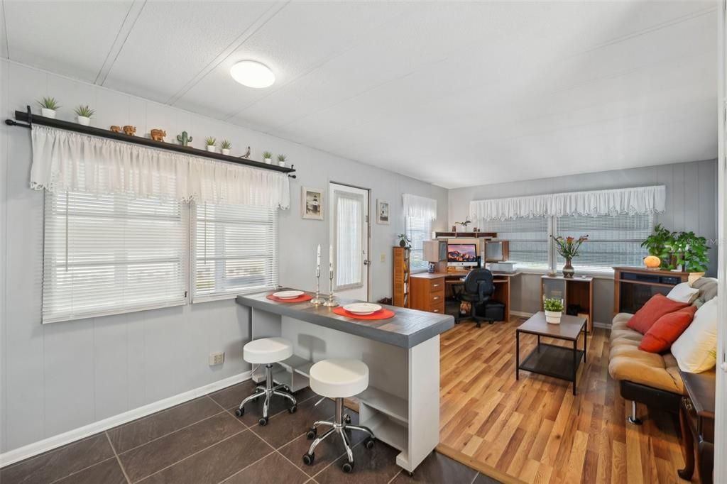 For Sale: $69,800 (1 beds, 1 baths, 492 Square Feet)