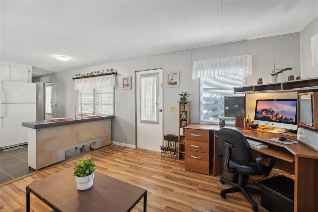 For Sale: $69,800 (1 beds, 1 baths, 492 Square Feet)