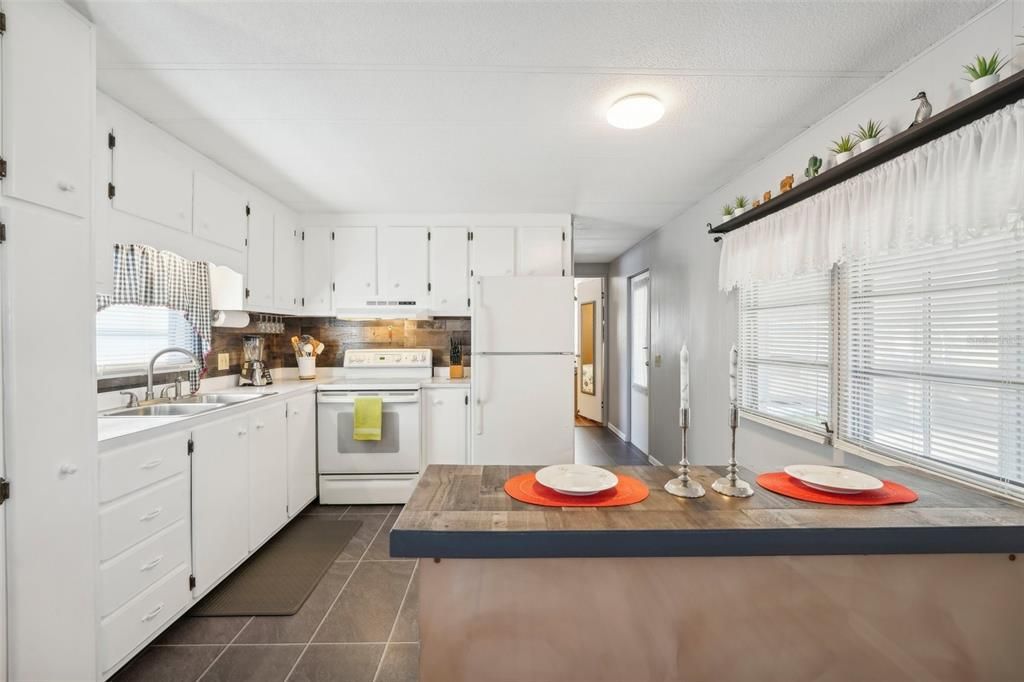 For Sale: $69,800 (1 beds, 1 baths, 492 Square Feet)