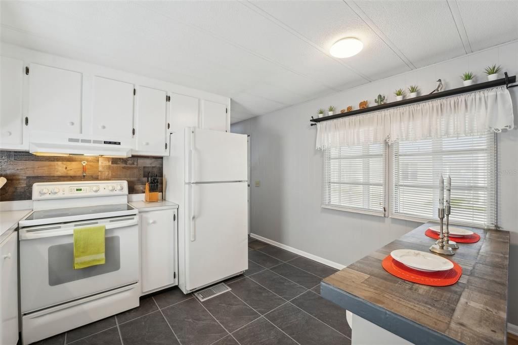 For Sale: $69,800 (1 beds, 1 baths, 492 Square Feet)