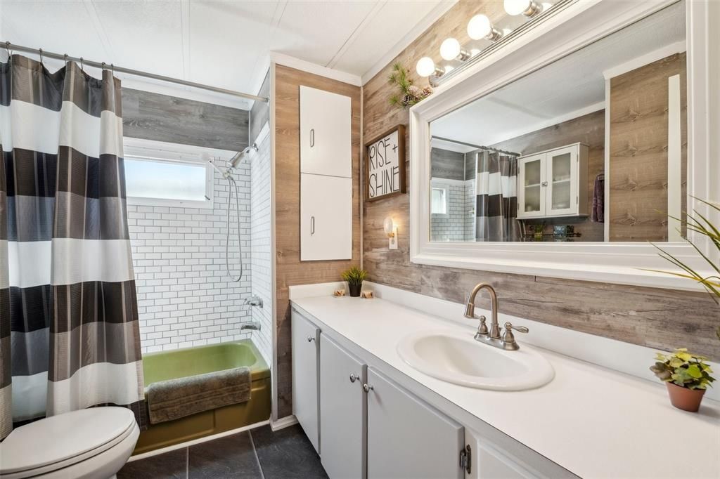 For Sale: $69,800 (1 beds, 1 baths, 492 Square Feet)