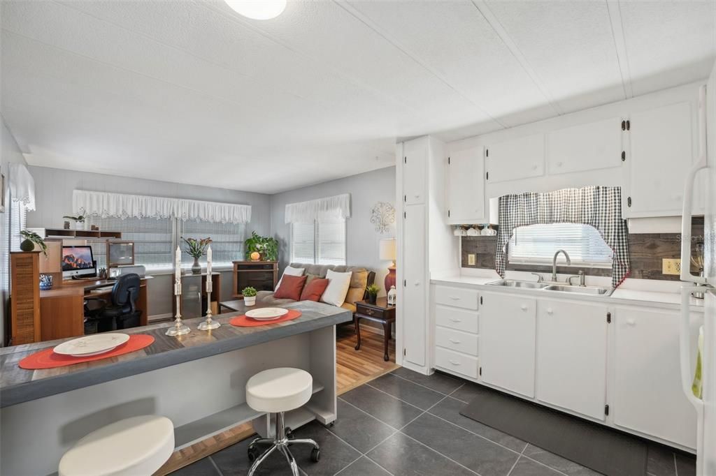 For Sale: $69,800 (1 beds, 1 baths, 492 Square Feet)