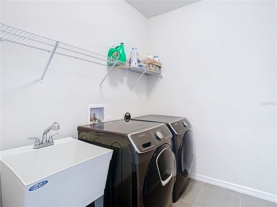 合同活跃: $319,000 (3 贝兹, 2 浴室, 1812 平方英尺)