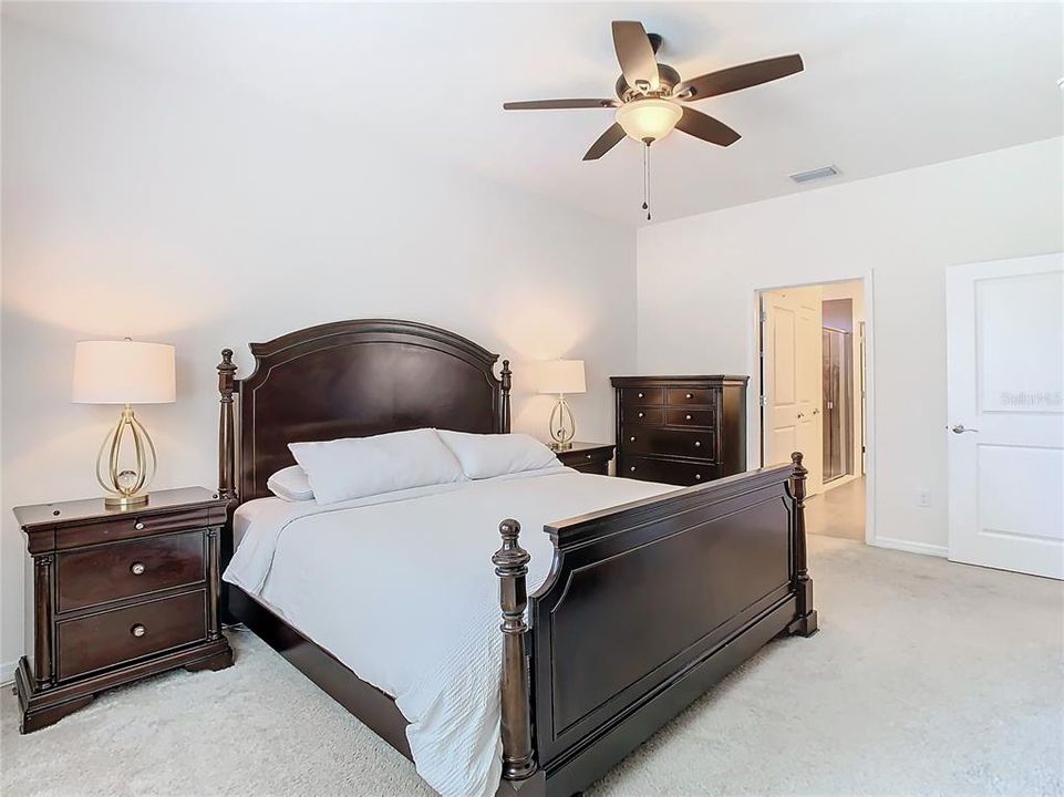 合同活跃: $319,000 (3 贝兹, 2 浴室, 1812 平方英尺)