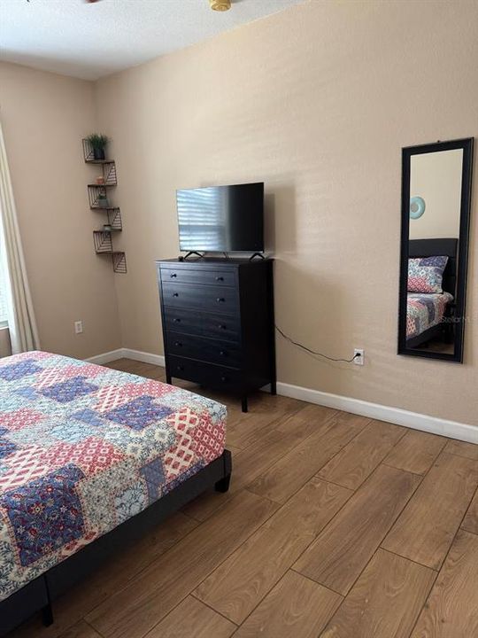 合同活跃: $450,000 (3 贝兹, 2 浴室, 1247 平方英尺)