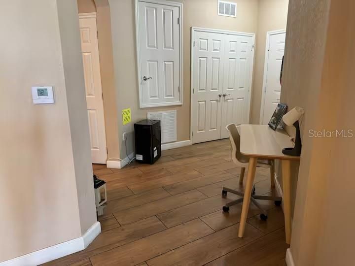 合同活跃: $450,000 (3 贝兹, 2 浴室, 1247 平方英尺)