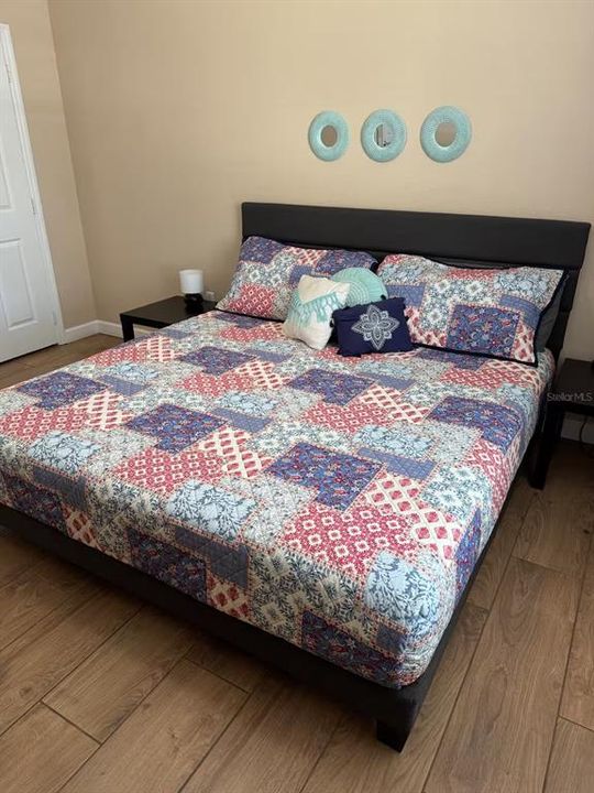 合同活跃: $450,000 (3 贝兹, 2 浴室, 1247 平方英尺)