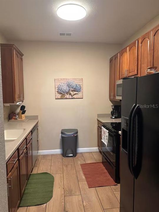 合同活跃: $450,000 (3 贝兹, 2 浴室, 1247 平方英尺)